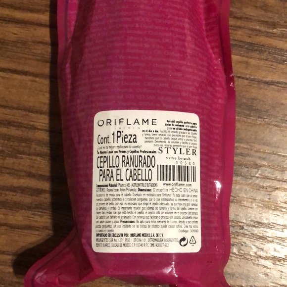 Oriflame Sweden Styler bend brush brand new in original package - Picture 4 of 4